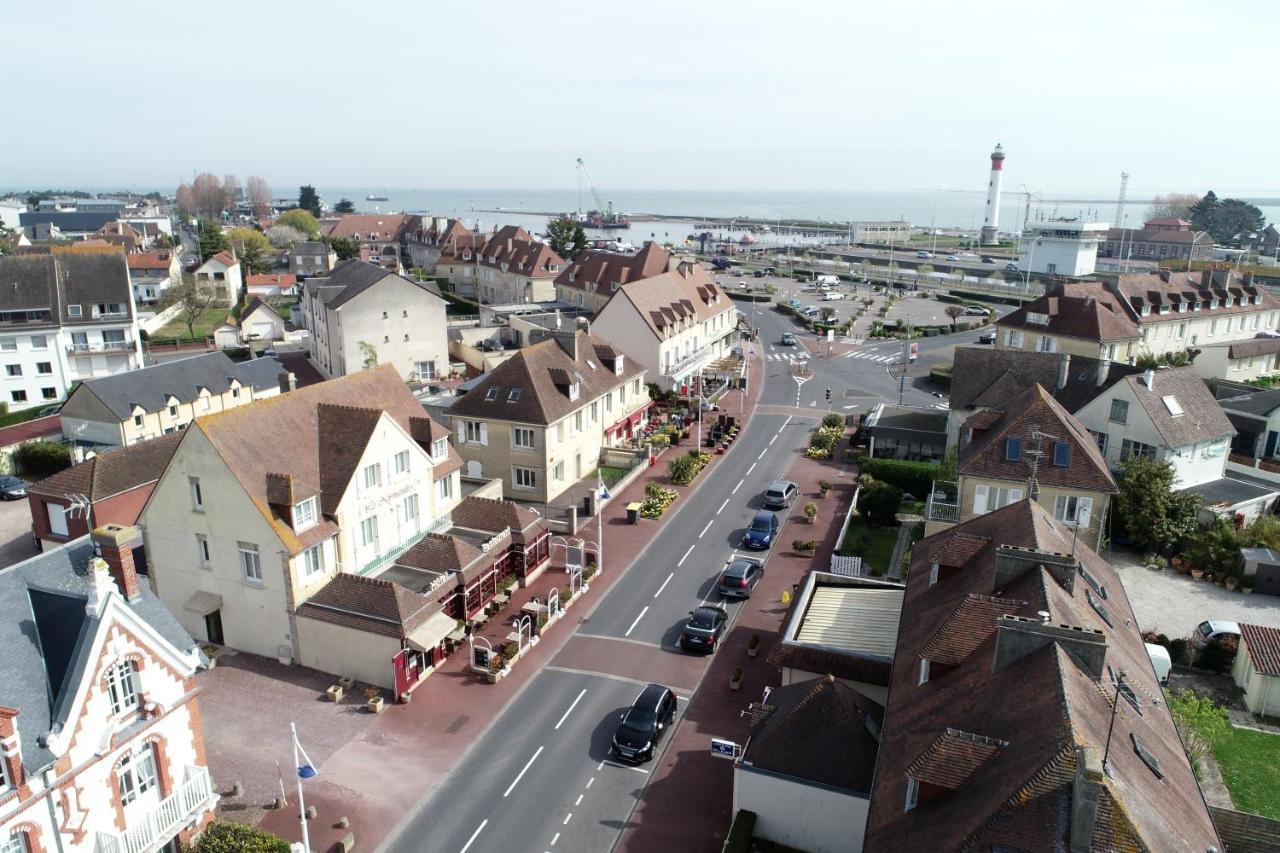 Hôtel-Restaurant Le Normandie Luc-sur-Mer Exterior foto